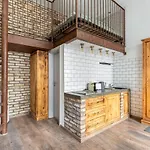 Fr34B Brenda Designer Studio Apt