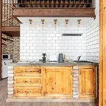 Fr34B Brenda Designer Studio Apt