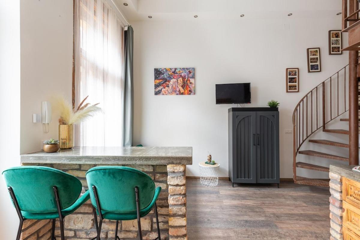 Apartment Fr34b Brenda Designer